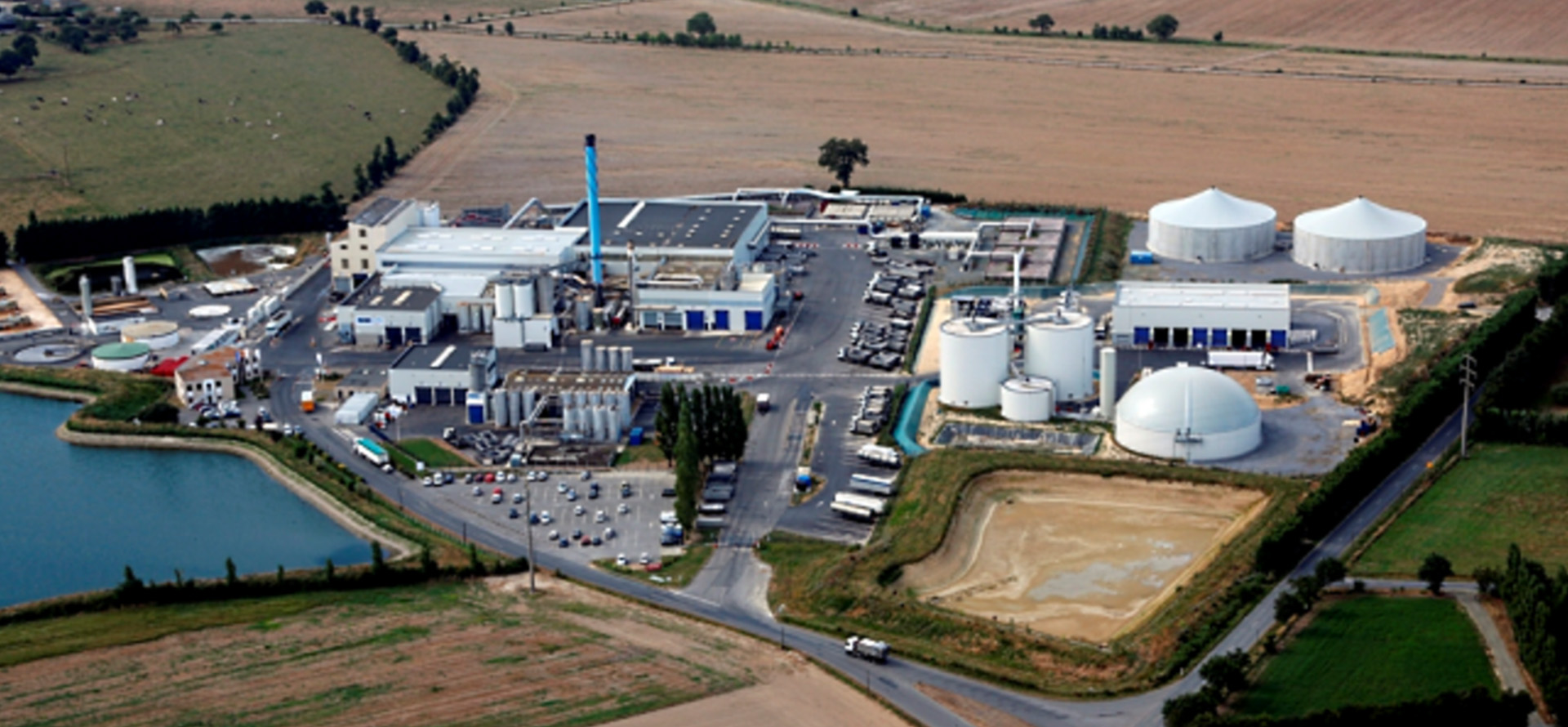 vue aérienne du site de méthanisation de Saria Industrie